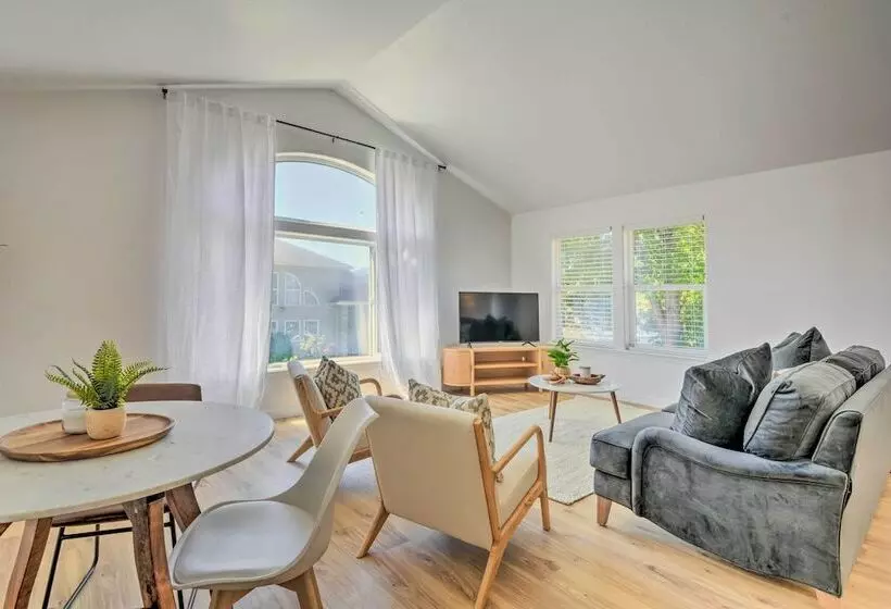 Sunny Grants Pass Home Near Parks & Breweries!