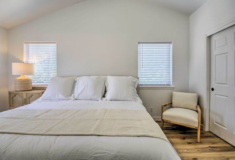 Sunny Grants Pass Home Near Parks & Breweries!