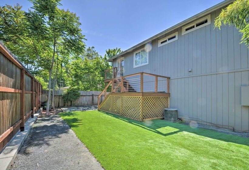 Sunny Grants Pass Home Near Parks & Breweries!