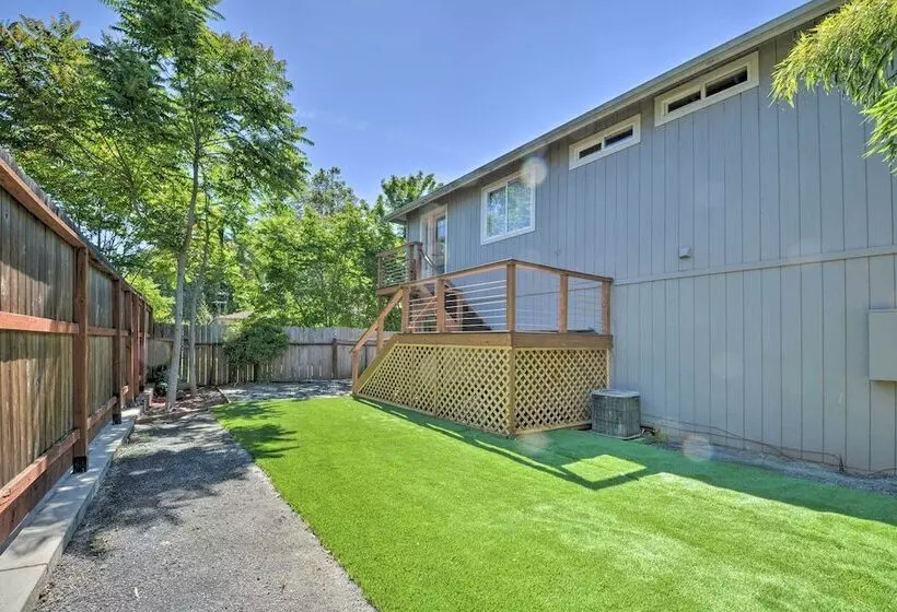 Sunny Grants Pass Home Near Parks & Breweries!