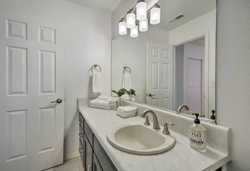 Sunny Grants Pass Home Near Parks & Breweries!