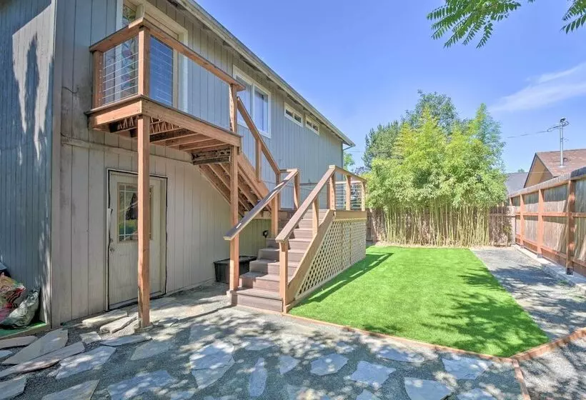 Sunny Grants Pass Home Near Parks & Breweries!