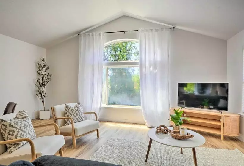 Sunny Grants Pass Home Near Parks & Breweries!