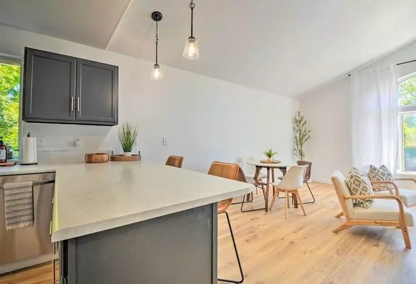 Sunny Grants Pass Home Near Parks & Breweries!