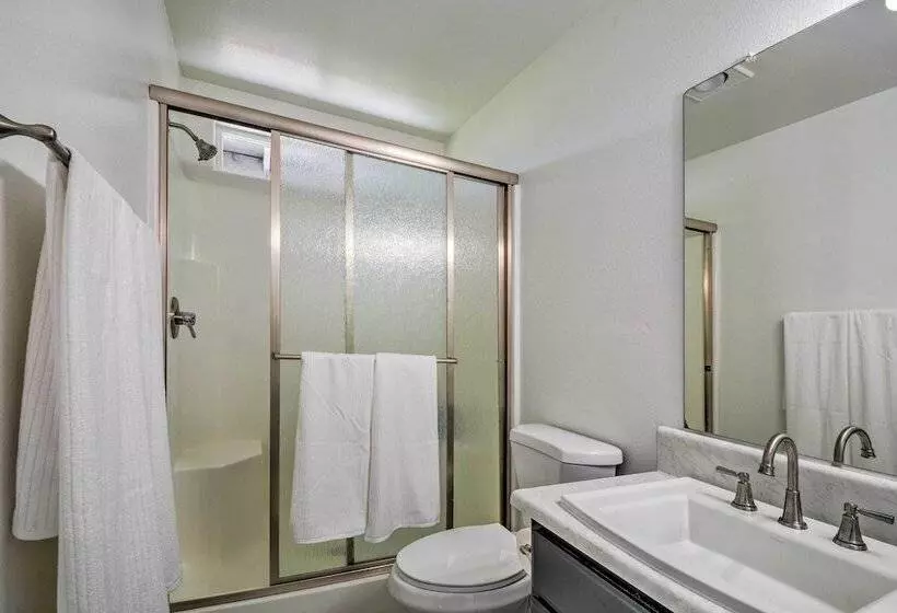 Sunny Grants Pass Home Near Parks & Breweries!