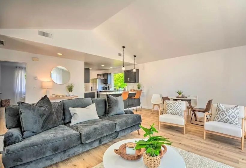 Sunny Grants Pass Home Near Parks & Breweries!