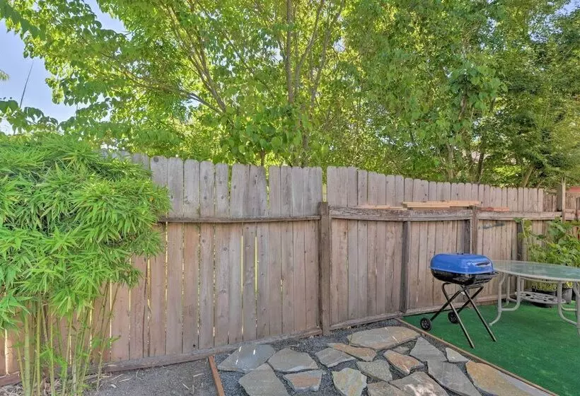 Sunny Grants Pass Home Near Parks & Breweries!