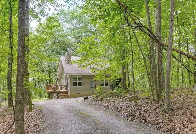 Cabin W/ Deck & Screened In Porch In New Market!