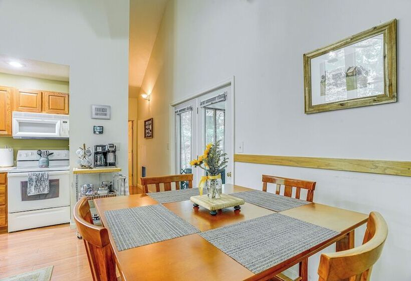 Cabin W/ Deck & Screened In Porch In New Market!