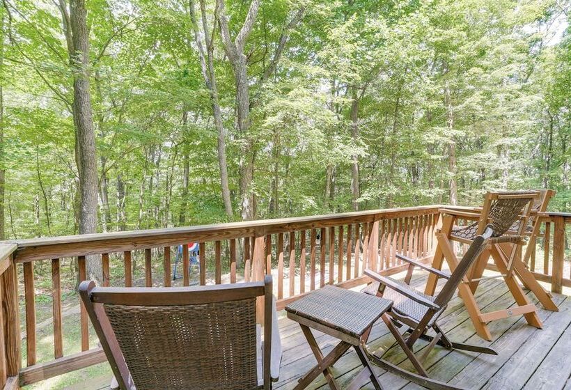 Cabin W/ Deck & Screened In Porch In New Market!