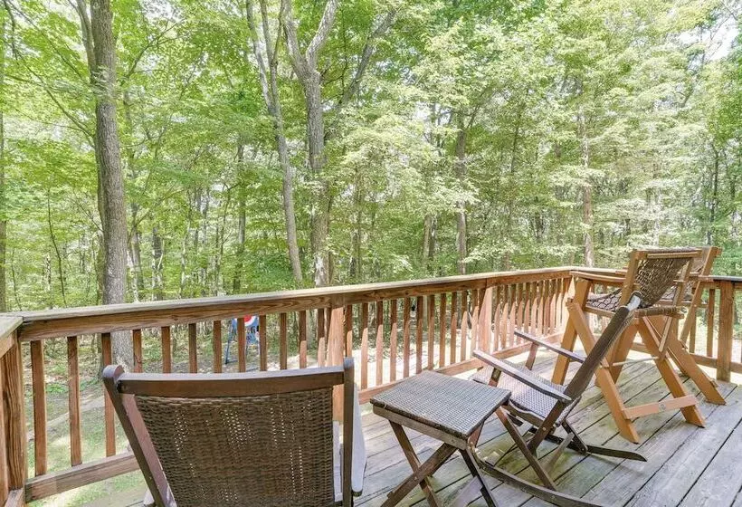 Cabin W/ Deck & Screened In Porch In New Market!