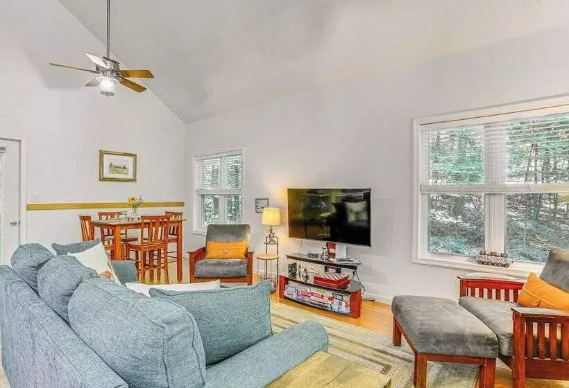 Cabin W/ Deck & Screened In Porch In New Market!