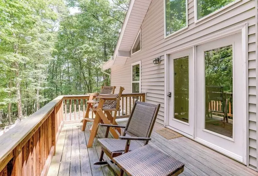 Cabin W/ Deck & Screened In Porch In New Market!