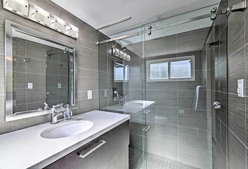 Ultra Secluded Home: Private Pool & Security Gate