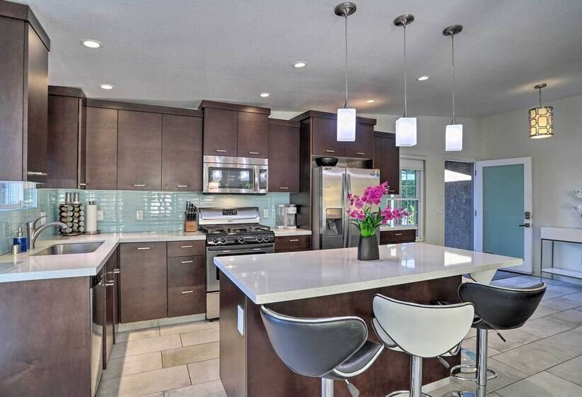 Ultra Secluded Home: Private Pool & Security Gate