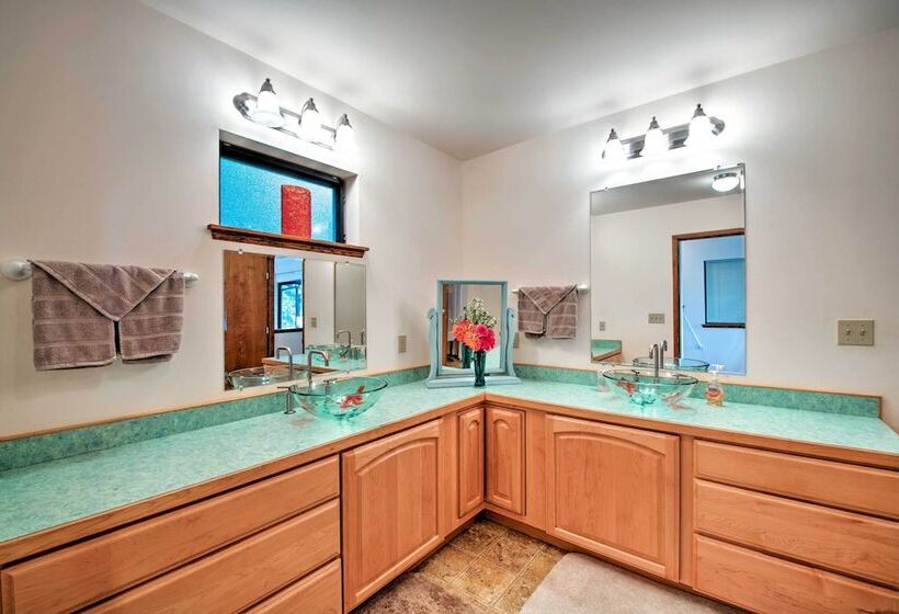 Waterfront Bainbridge Island Home: Stunning Views!