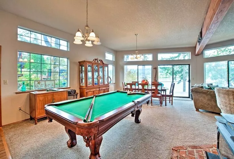 Waterfront Bainbridge Island Home: Stunning Views!