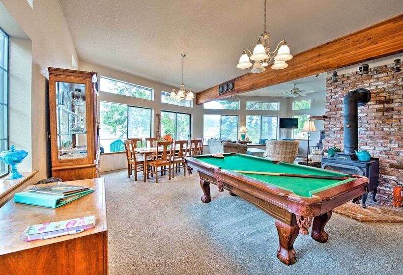 Waterfront Bainbridge Island Home: Stunning Views!