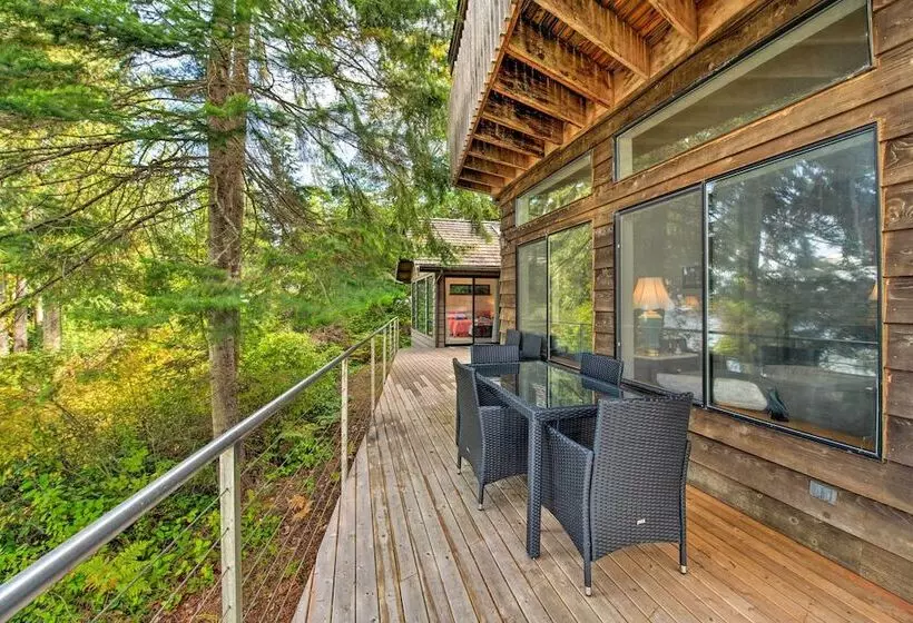 Waterfront Bainbridge Island Home: Stunning Views!