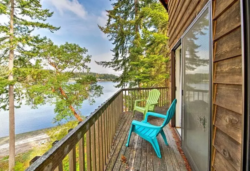 Waterfront Bainbridge Island Home: Stunning Views!