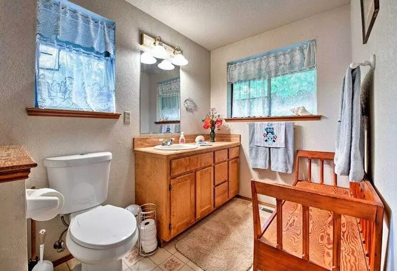 Waterfront Bainbridge Island Home: Stunning Views!