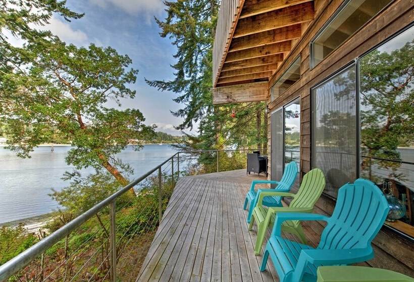 Waterfront Bainbridge Island Home: Stunning Views!