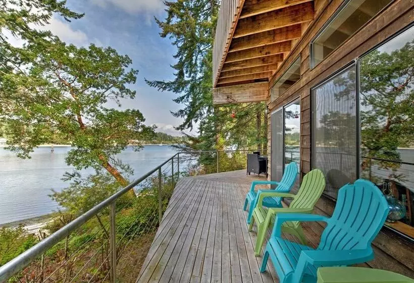 Waterfront Bainbridge Island Home: Stunning Views!