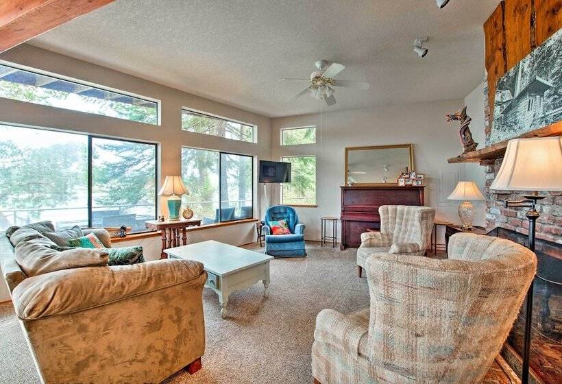 Waterfront Bainbridge Island Home: Stunning Views!