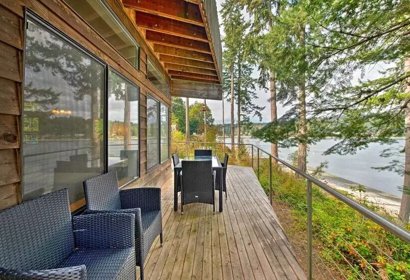 Waterfront Bainbridge Island Home: Stunning Views!