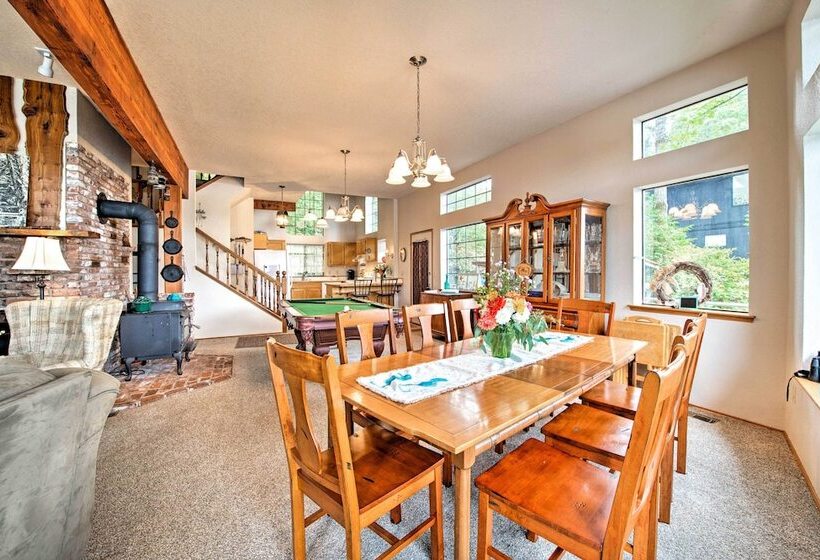 Waterfront Bainbridge Island Home: Stunning Views!