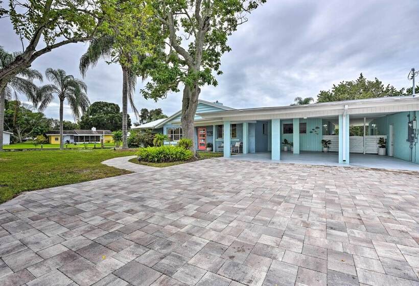 Waterfront Sarasota Estate W/ Dock & Boat Lift!