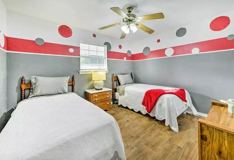 9 Mi To Belton Lake: Peaceful Home W/ Fire Pit