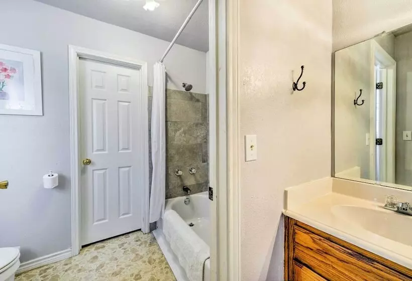 9 Mi To Belton Lake: Peaceful Home W/ Fire Pit