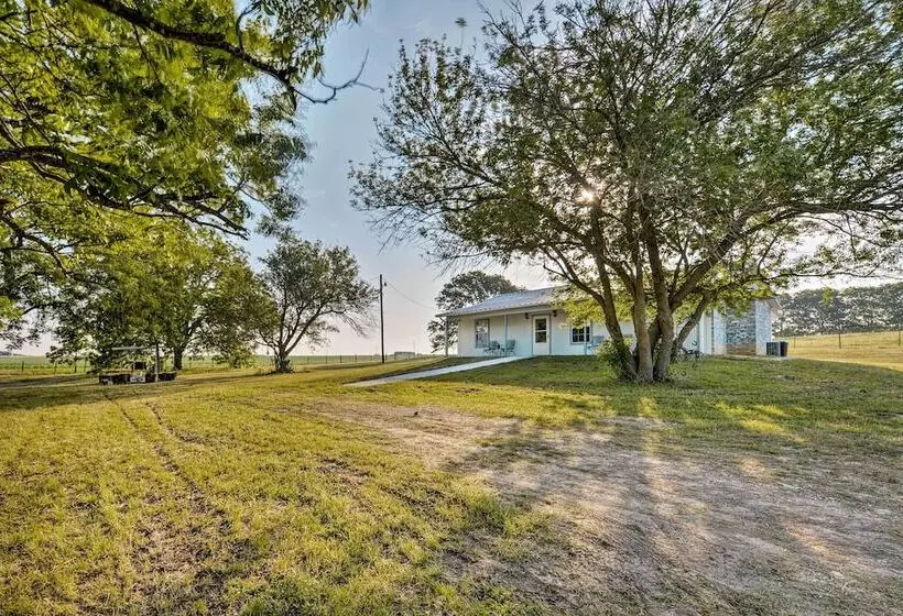 9 Mi To Belton Lake: Peaceful Home W/ Fire Pit