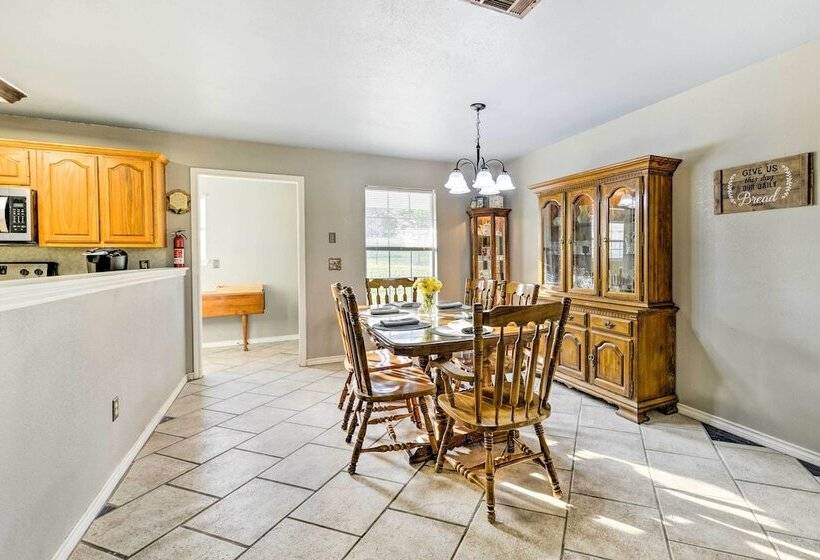 9 Mi To Belton Lake: Peaceful Home W/ Fire Pit