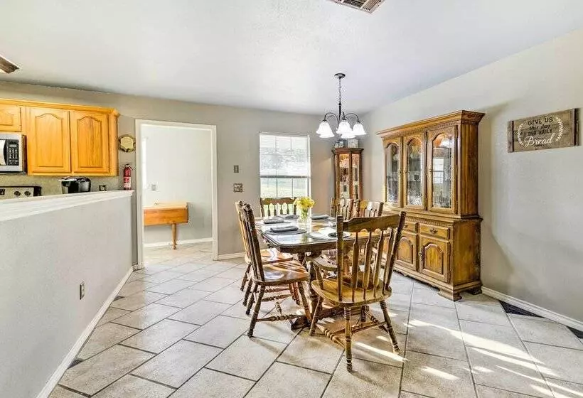 9 Mi To Belton Lake: Peaceful Home W/ Fire Pit