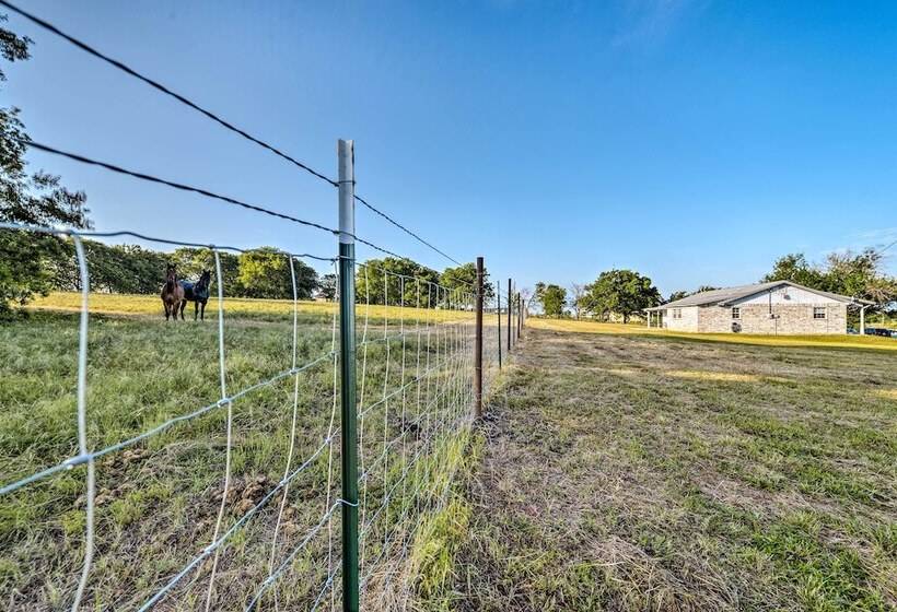 9 Mi To Belton Lake: Peaceful Home W/ Fire Pit