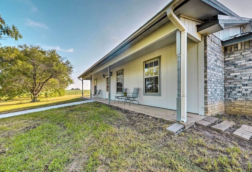 9 Mi To Belton Lake: Peaceful Home W/ Fire Pit