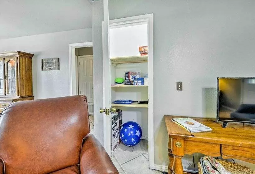 9 Mi To Belton Lake: Peaceful Home W/ Fire Pit