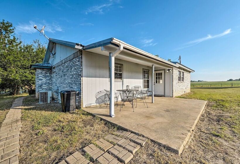 9 Mi To Belton Lake: Peaceful Home W/ Fire Pit