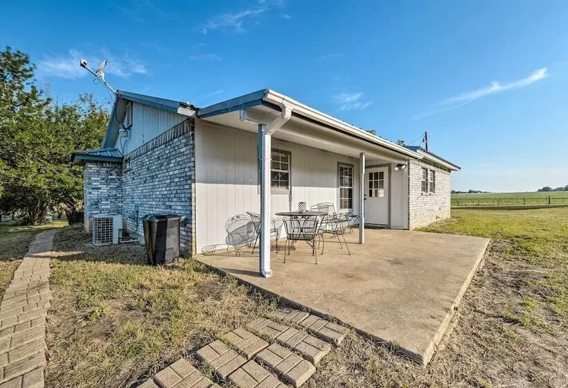 9 Mi To Belton Lake: Peaceful Home W/ Fire Pit