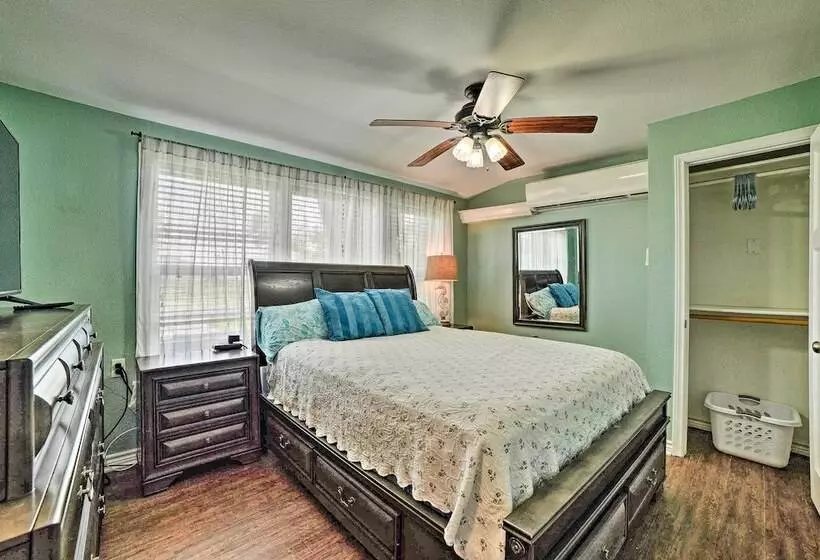 Bayfront Deck:  Casa Pescadores  Rockport Escape