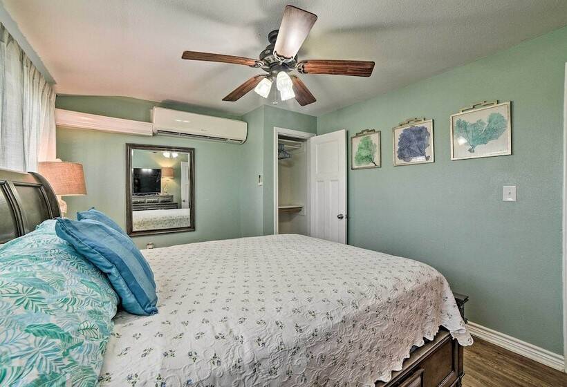 Bayfront Deck:  Casa Pescadores  Rockport Escape