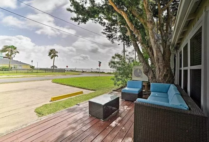 Bayfront Deck:  Casa Pescadores  Rockport Escape