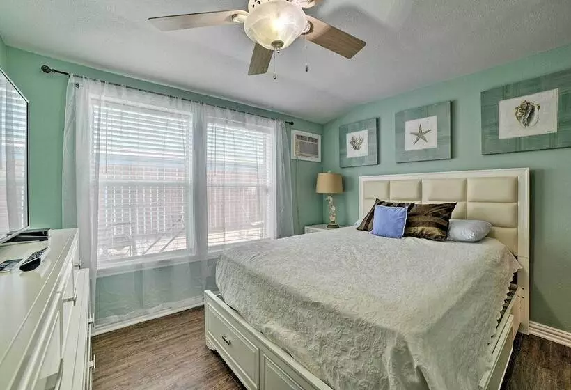 Bayfront Deck:  Casa Pescadores  Rockport Escape