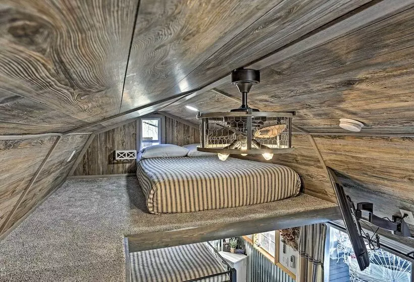 Belle Cabin  W/ Hot Tub Access, Near Mt Rushmore!