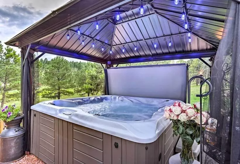 Belle Cabin  W/ Hot Tub Access, Near Mt Rushmore!