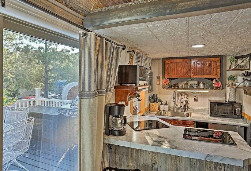 Belle Cabin W/ Hot Tub Access, Near Mt Rushmore!