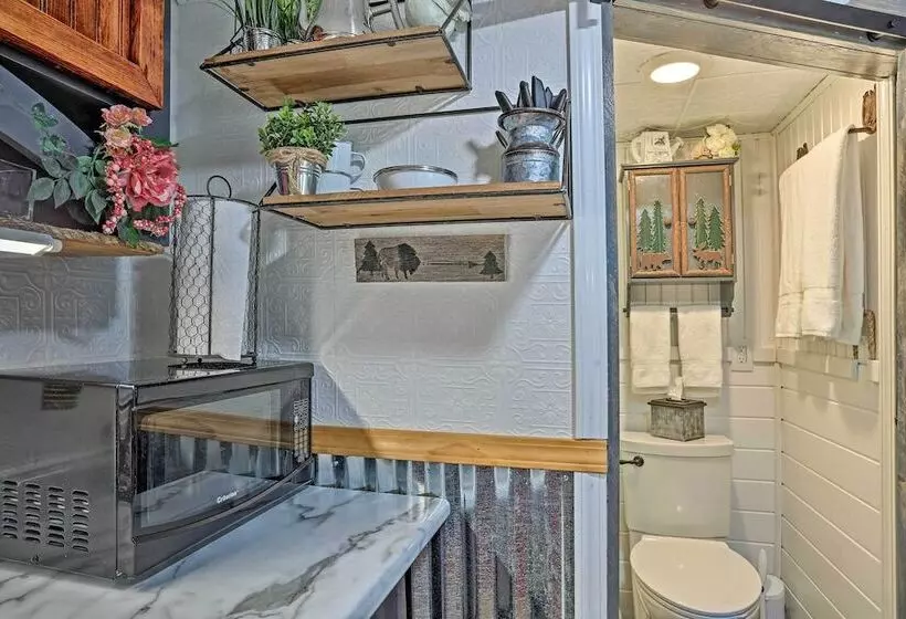 Belle Cabin  W/ Hot Tub Access, Near Mt Rushmore!