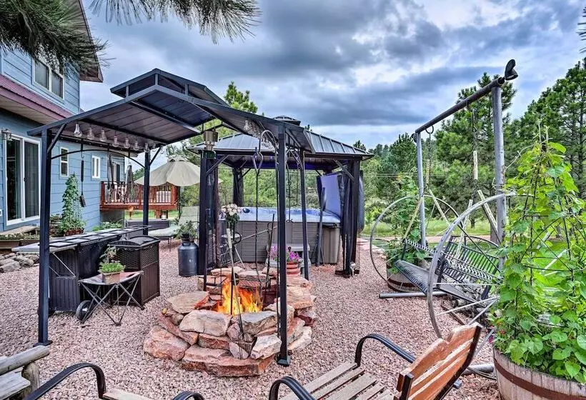 Belle Cabin  W/ Hot Tub Access, Near Mt Rushmore!
